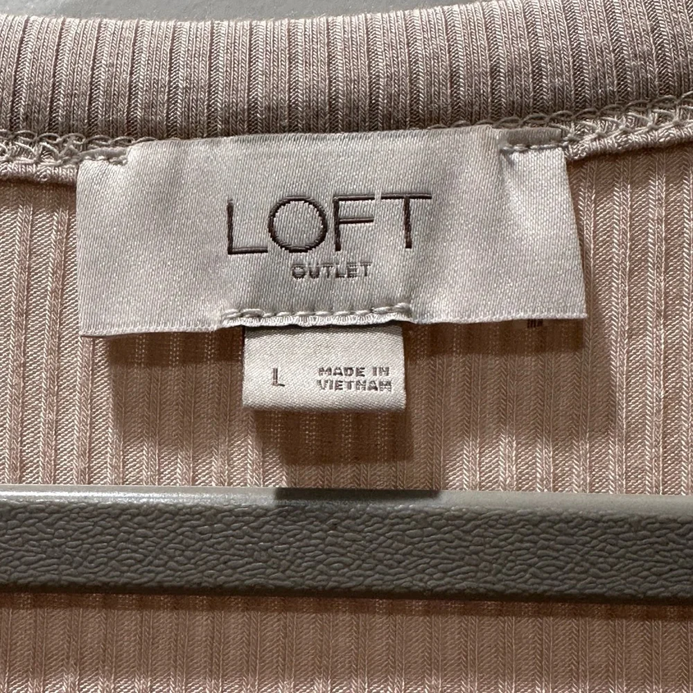 LOFT Outlet Women's Light Taupe Short Sleeve Tee - Picture 2 of 6